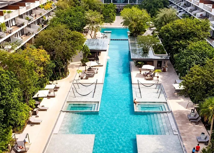 Playacar Luxury 2-bedroom Retreat - Multiple Pools Appartement Playa del Carmen